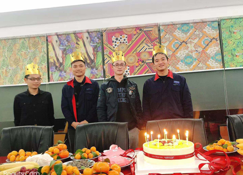 深圳越达企业为12月份员工庆祝生日！